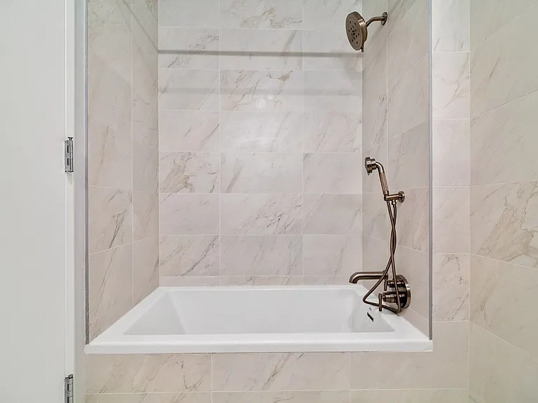 200 E 23rd St #10D — Photo 4