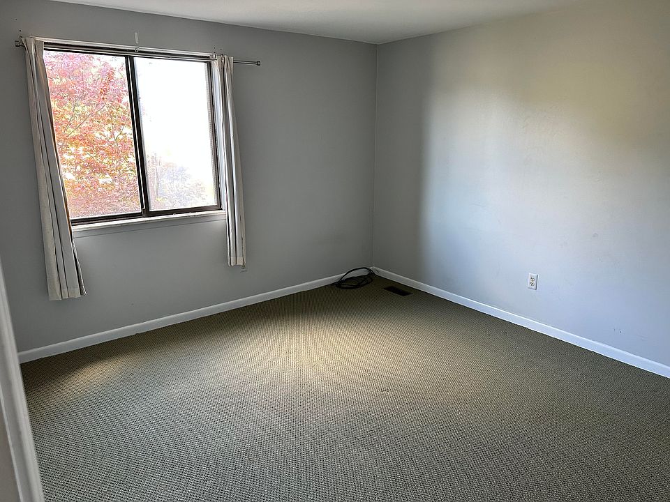 2nd image of 45 Rose Brier Dr
