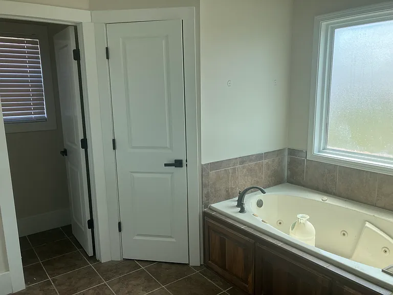 932 Windmill Rd — Photo 15