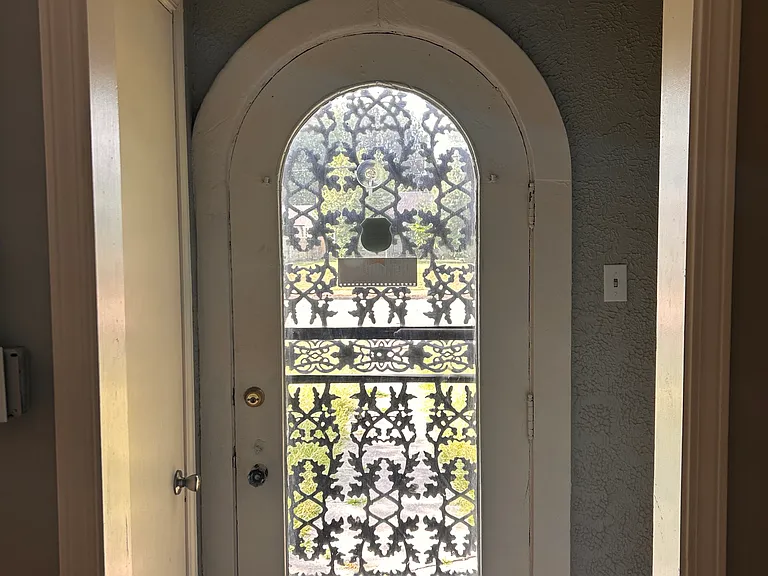 2404 Jackson Ave — Photo 5