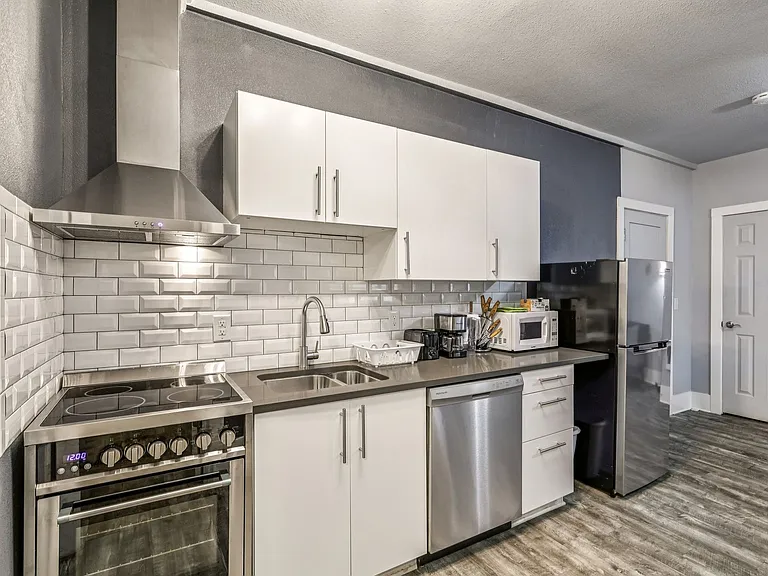 CENTER VIEW APARTMENTS- LIVE YOUR BEST LIFE HERE! — Photo 11