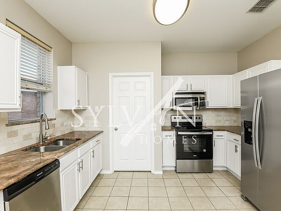 5th image of 3024 Thicket Bend Ct