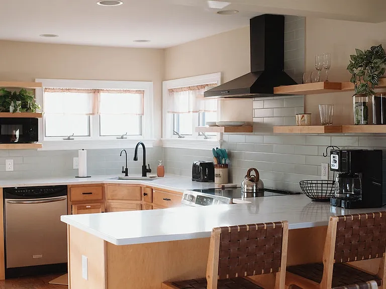 39 Longview Dr — Photo 2