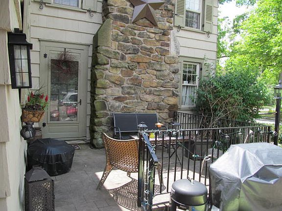 3rd image of 128 W Walnut St