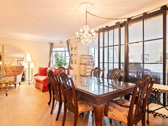 3rd image of 100 W 57th St APT 17N
