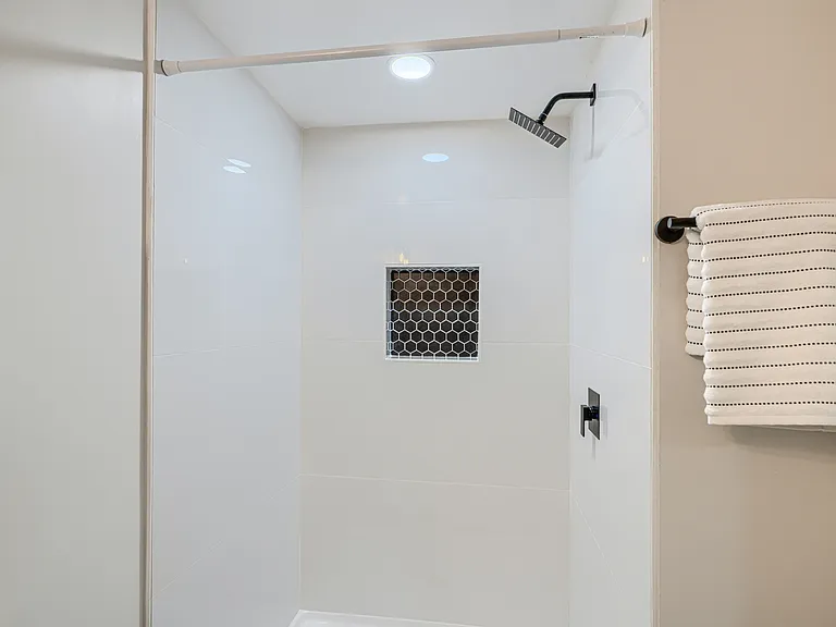 5845 Westwood Ave — Photo 24