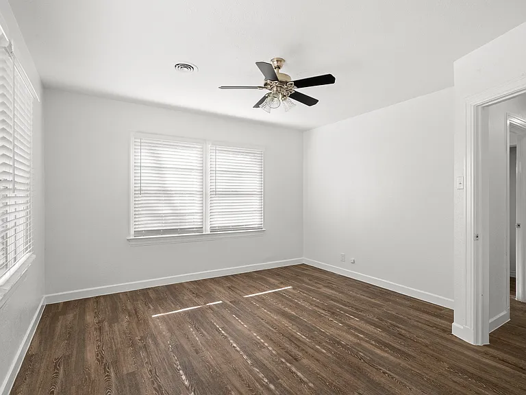 612 W 5th St — Photo 12