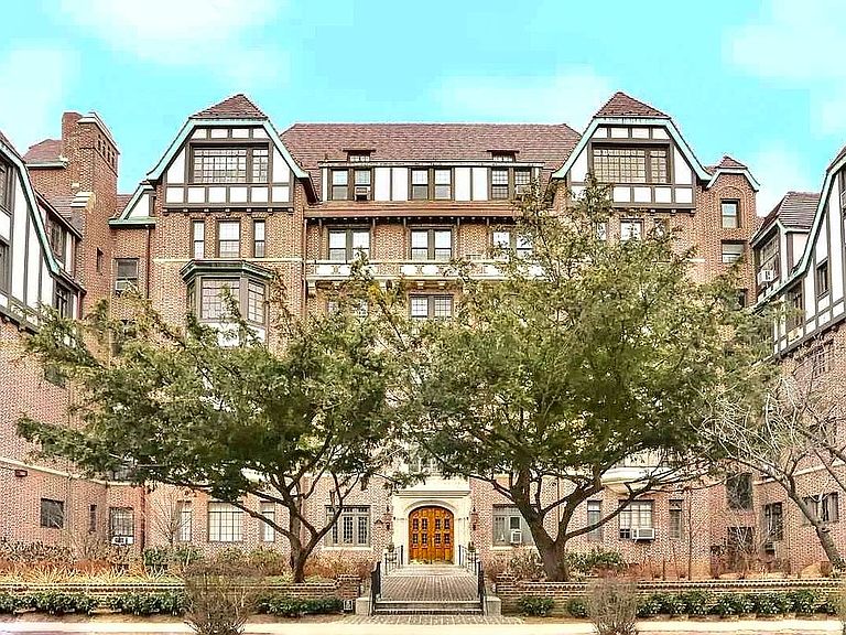 4 Dartmouth St Forest Hills, NY, 11375 Apartments for Rent Zillow