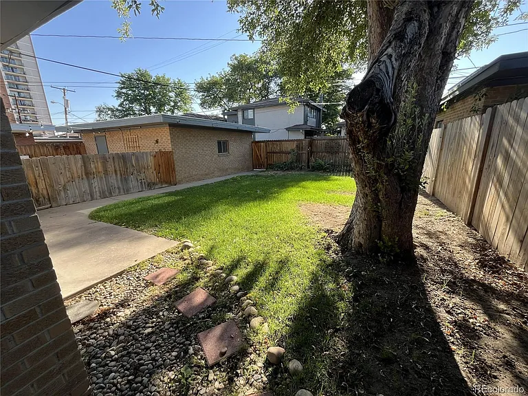 860 Dahlia St — Photo 5