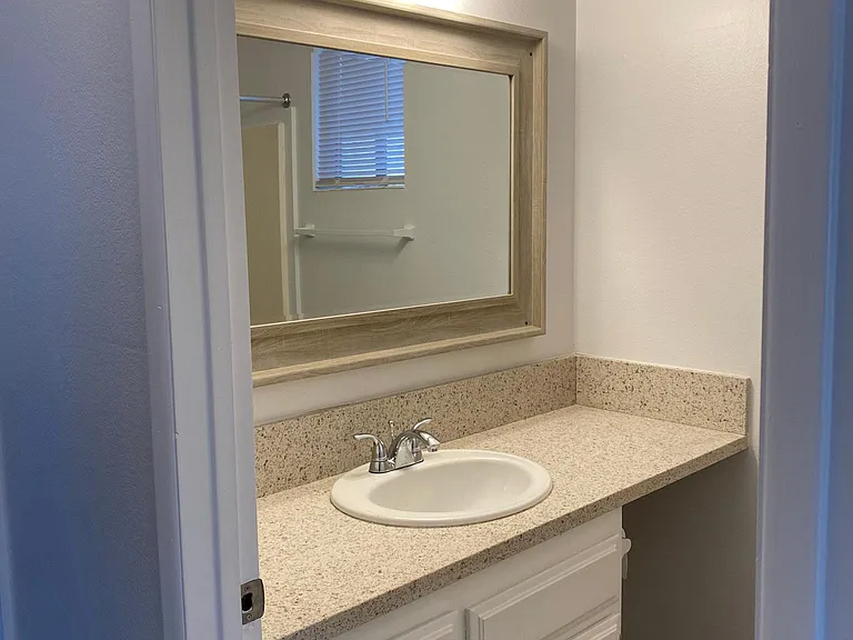 1816 Marshallfield Ln #B — Photo 11