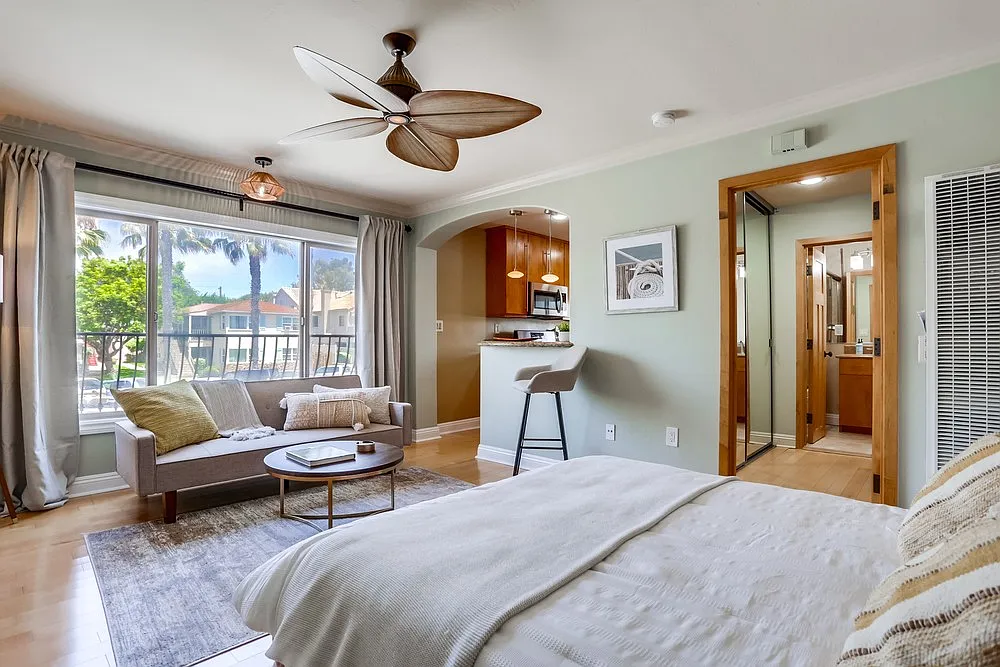 Studio, 415 sqft, $2,995 — Photo 3