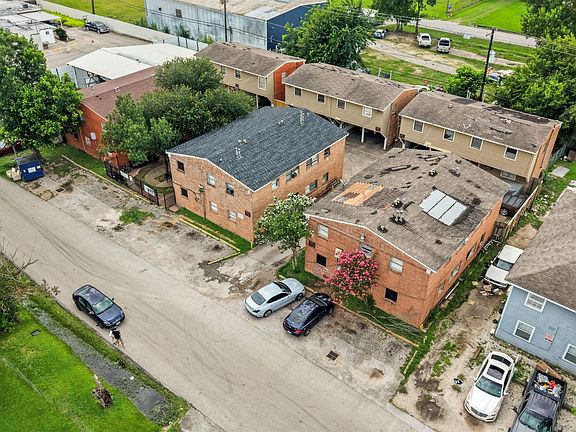 2nd image of 7410 Lindencrest St