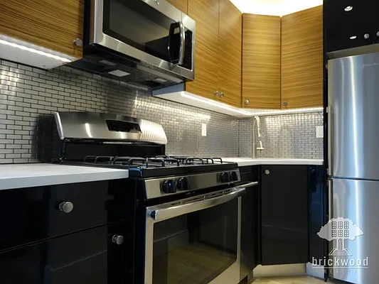 Rented by Brickwood Realty | media 8