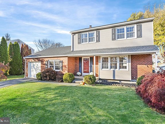 2nd image of 2203 Charwood Dr