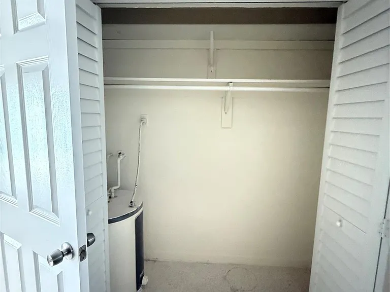 835 NE 18th Ct — Photo 5