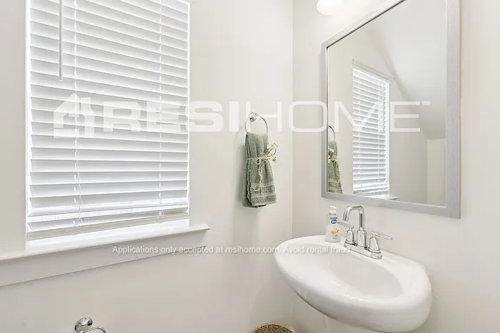 220 Frost Ln — Photo 24