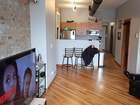 3rd image of 1710 N Damen Ave
