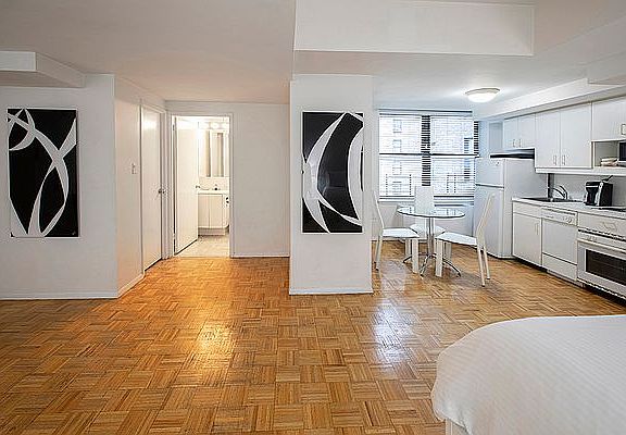 2nd image of 150 W 51st St APT 710