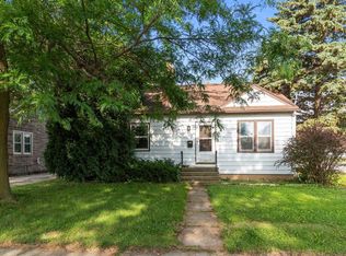 852 Manitowoc St, Menasha, WI 54952