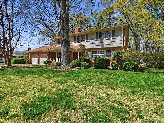 4th image of 218 Crittenden Ln
