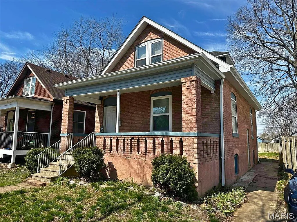 2411 Benton St photo 1