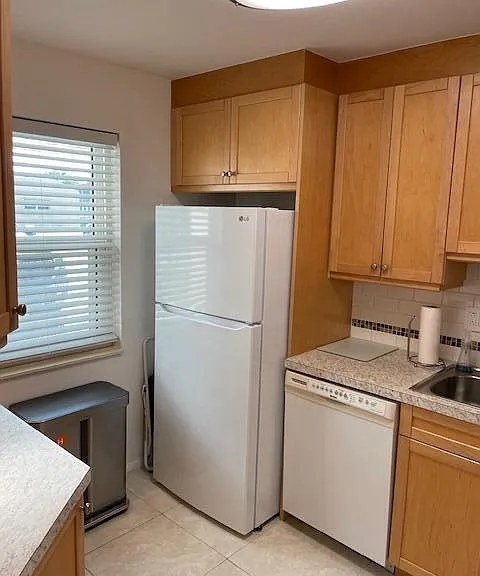 307 Lake Evelyn Dr — Photo 8