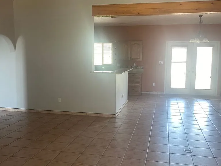6045 Matamoros Rd NE — Photo 13