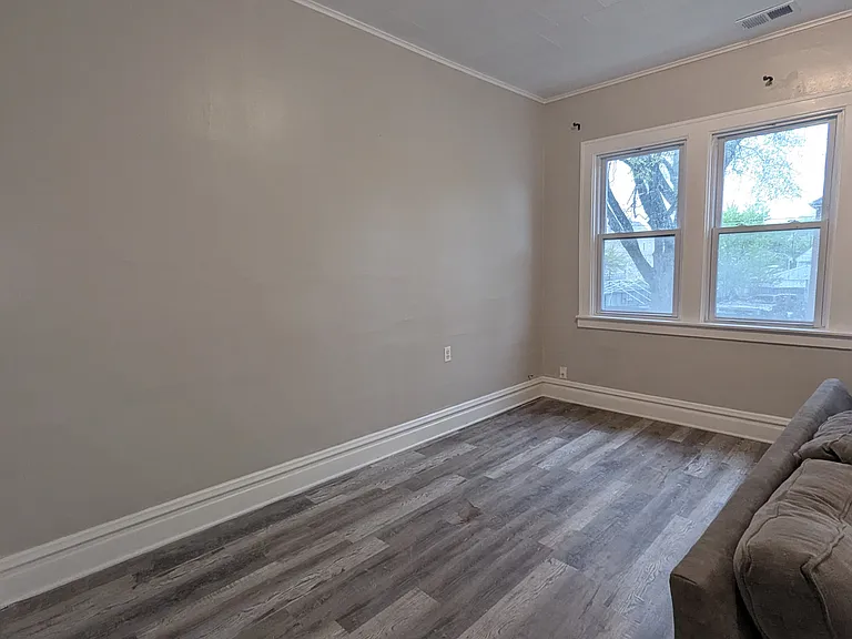 5205 S Winchester Ave — Photo 2
