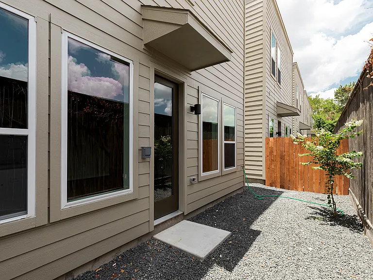 604 Thornton Rd — Photo 16