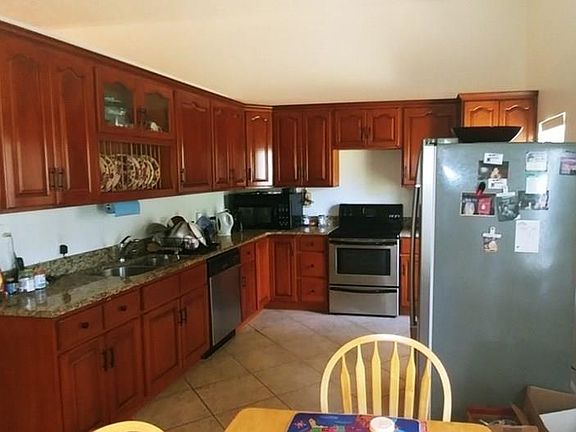 4th image of 33 Bainbridge Ln