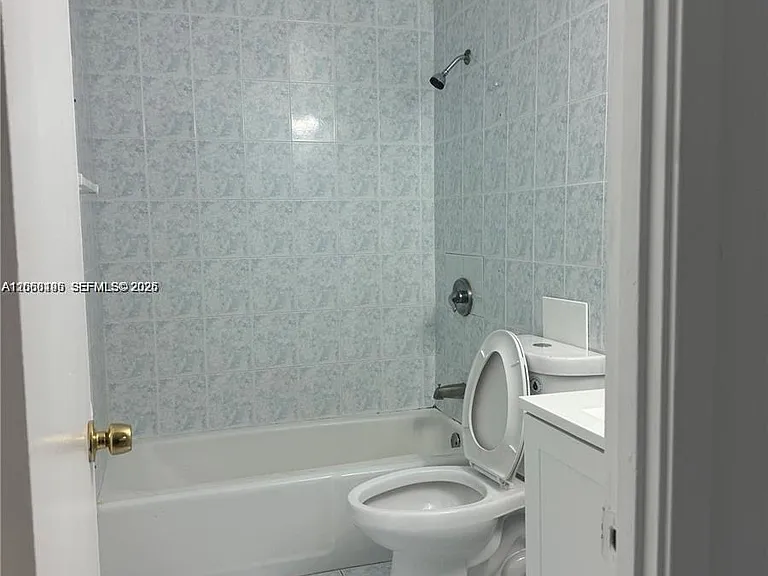 400 Kings Point Dr #320 — Photo 10