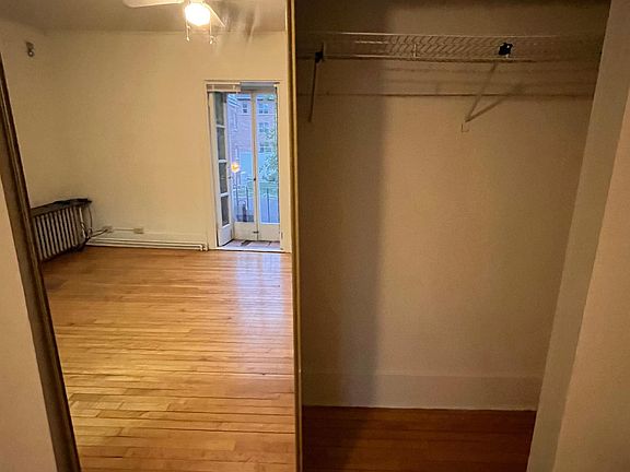 3rd image of 240 W Lakelawn Pl #4