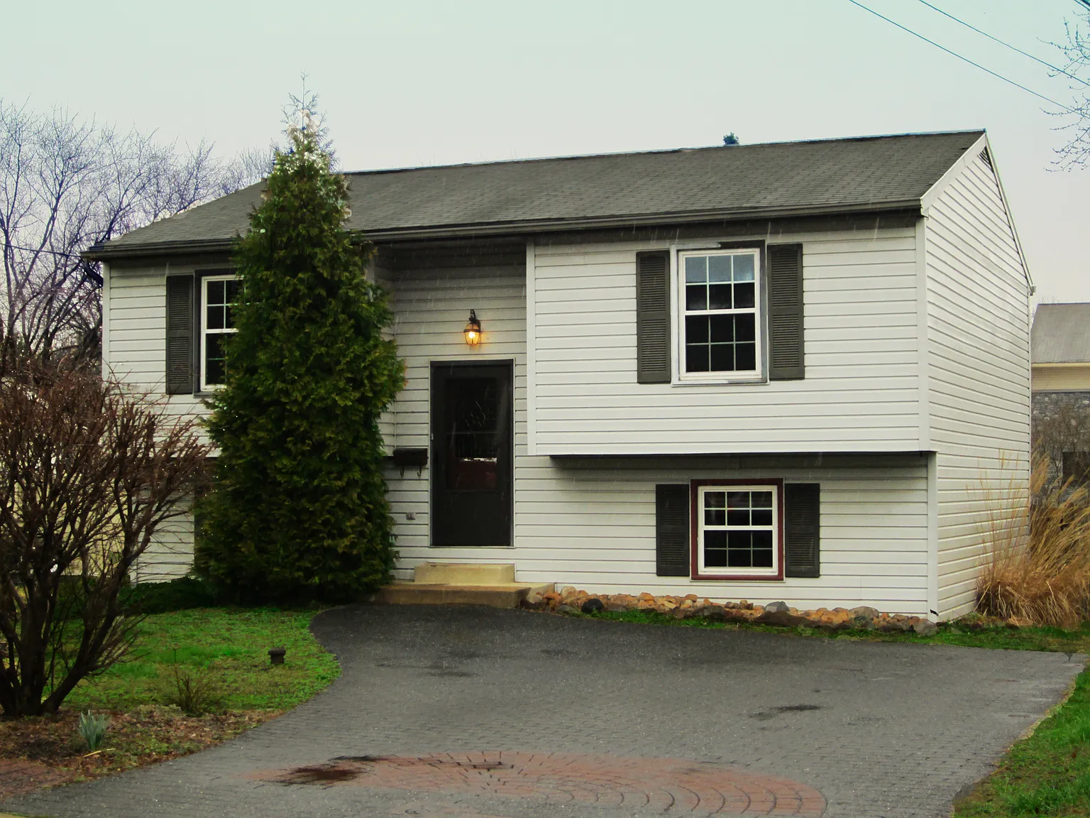 611 W Market St photo 1