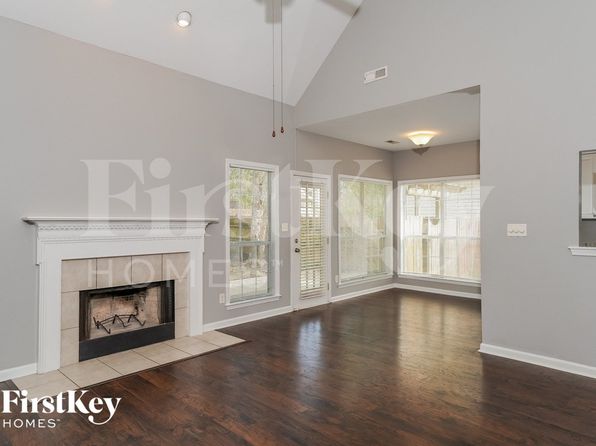 633 Old Cahaba Dr, Helena, AL 35080