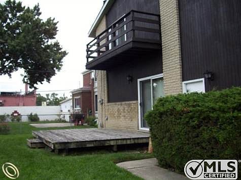 9585 Outer rear deck.JPG