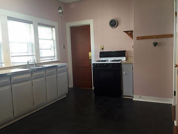 4th image of 137 Norwood Ave