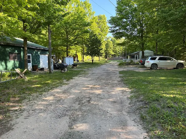 14662 Woods Trl, Thompsonville, MI 49683