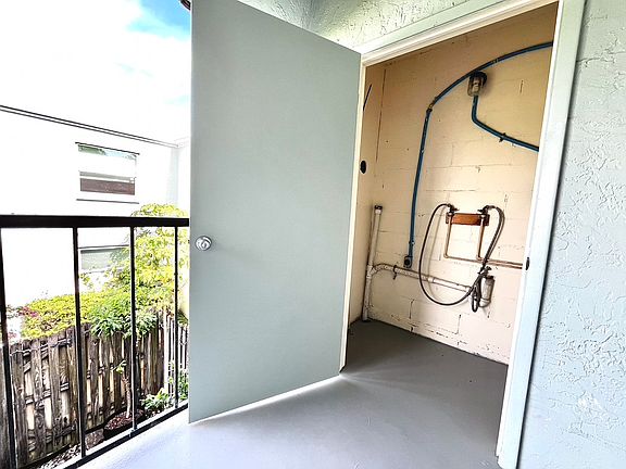3rd image of 2866 Somerset Park Dr APT 201