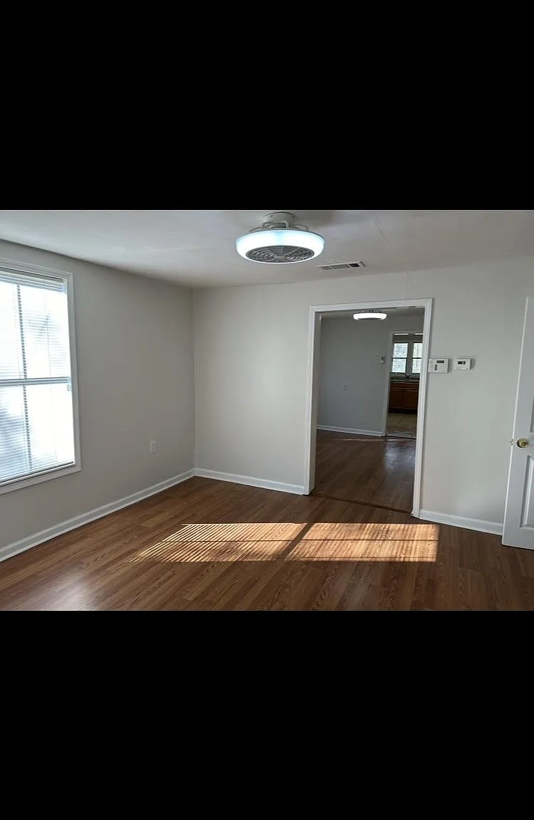 3 bed, $1,250 — Photo 2