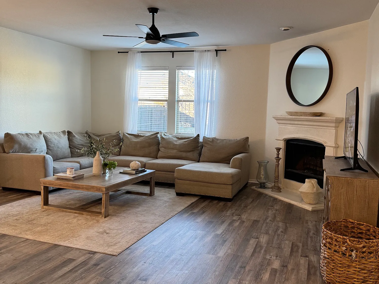 434 Winchester Dr — Photo 2