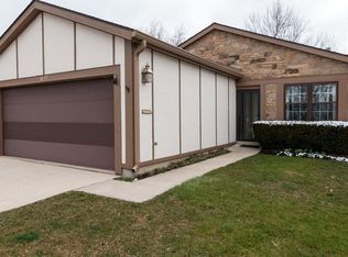 1017 Wheaton Oaks Dr, Wheaton, IL