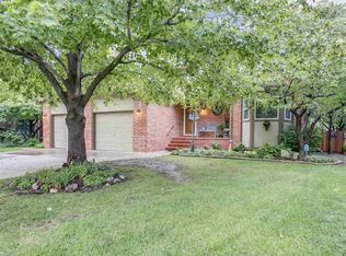 242 N Gleneagles Ct, Wichita, KS 67212