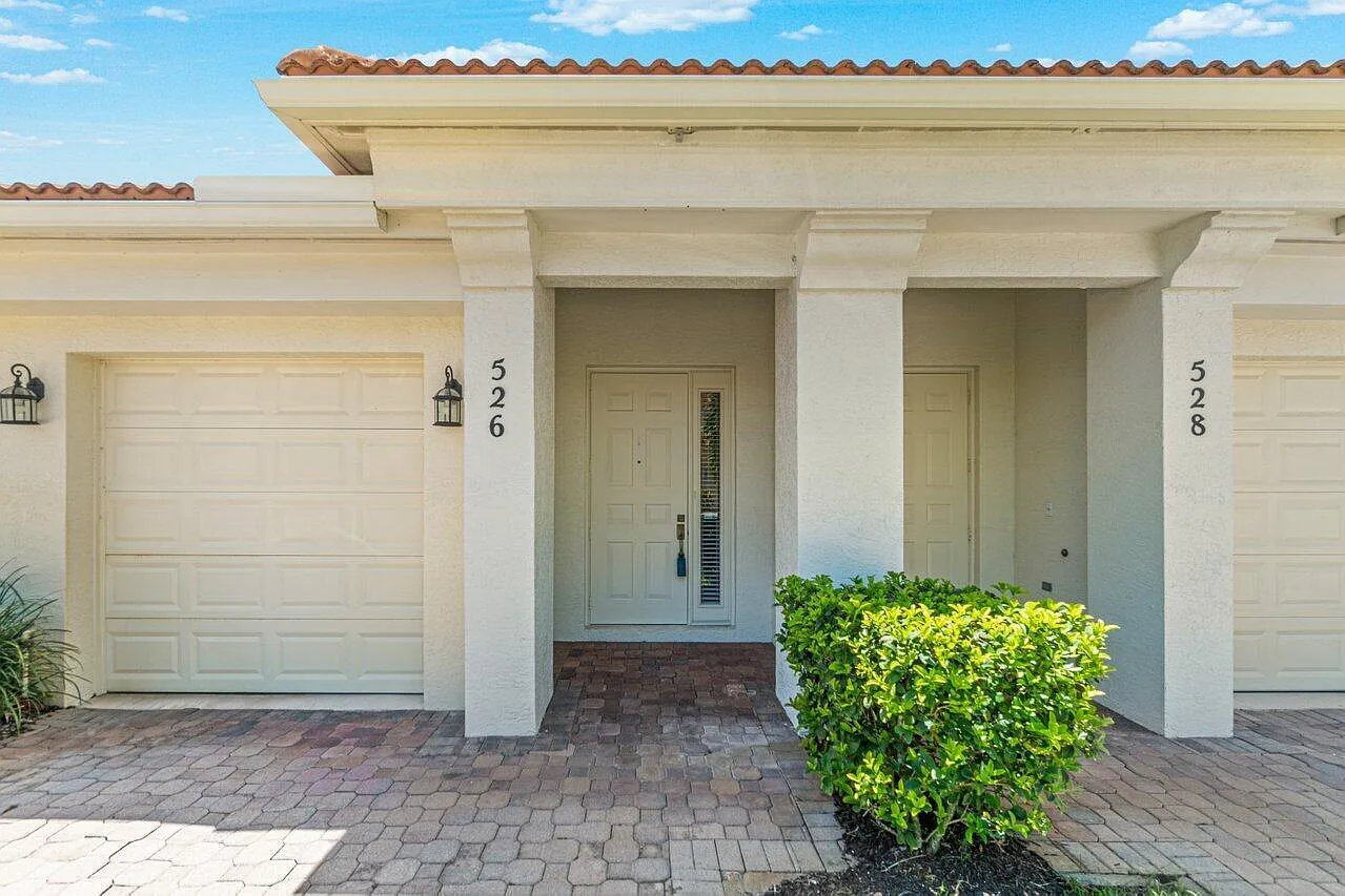 2 bed, 2.5 bath, 1389 sqft, $2,995 — Photo 2