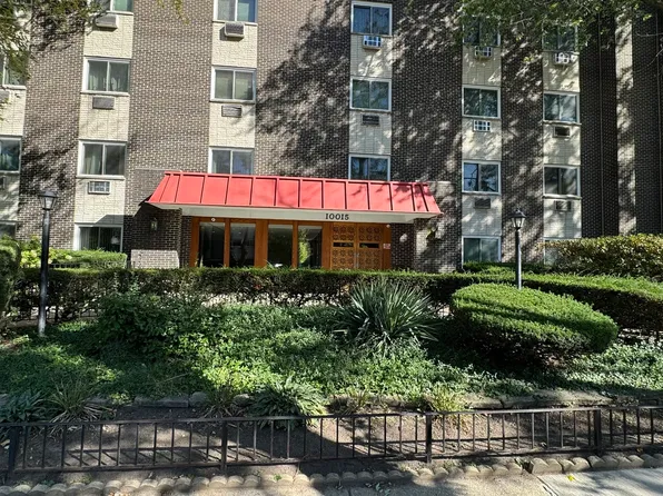 10015 Beverly Dr APT 305, Skokie, IL 60076