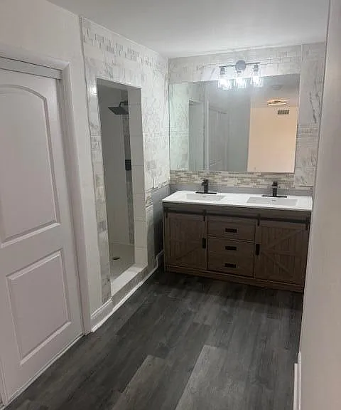 724 Springdale Cir — Photo 9