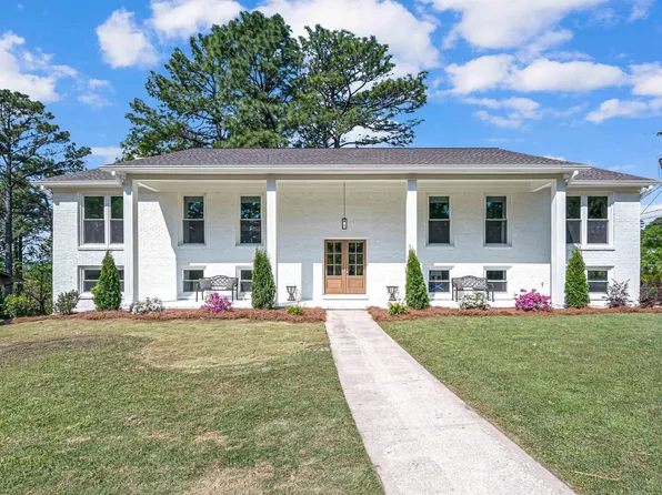 1304 Malibu Pl, Vestavia Hills, AL 35216