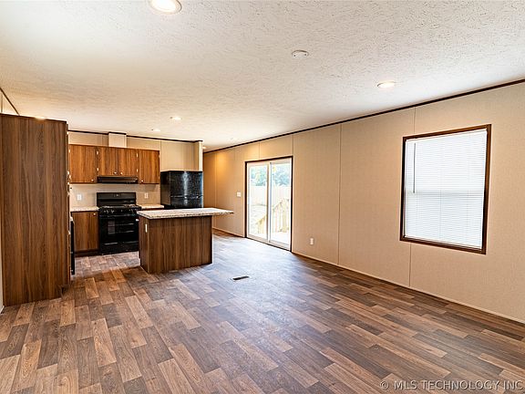 3rd image of 33072 W Highway 16