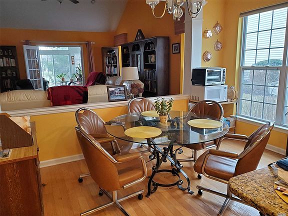 4th image of 8 Oakhurst Ct