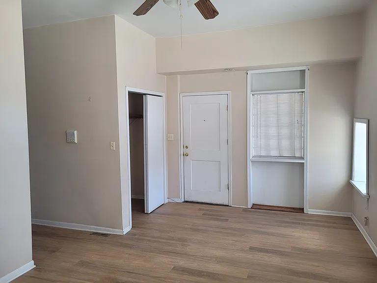 1113 S Loomis St #2 — Photo 5