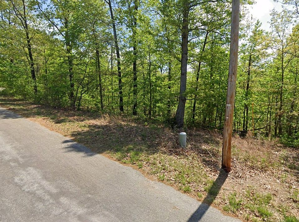1st image of 20 Montgomery Ln